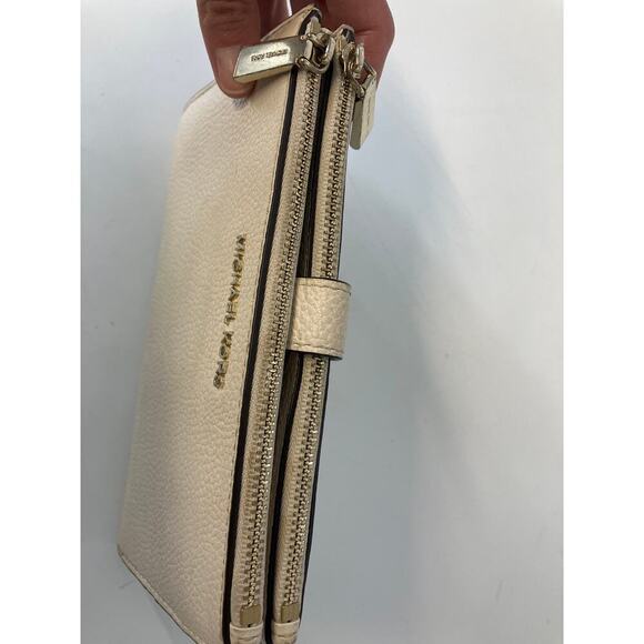 MICHAEL KORS, LARGE IVORY PEBBLED LEATHER WALLET - Picture 2 of 16